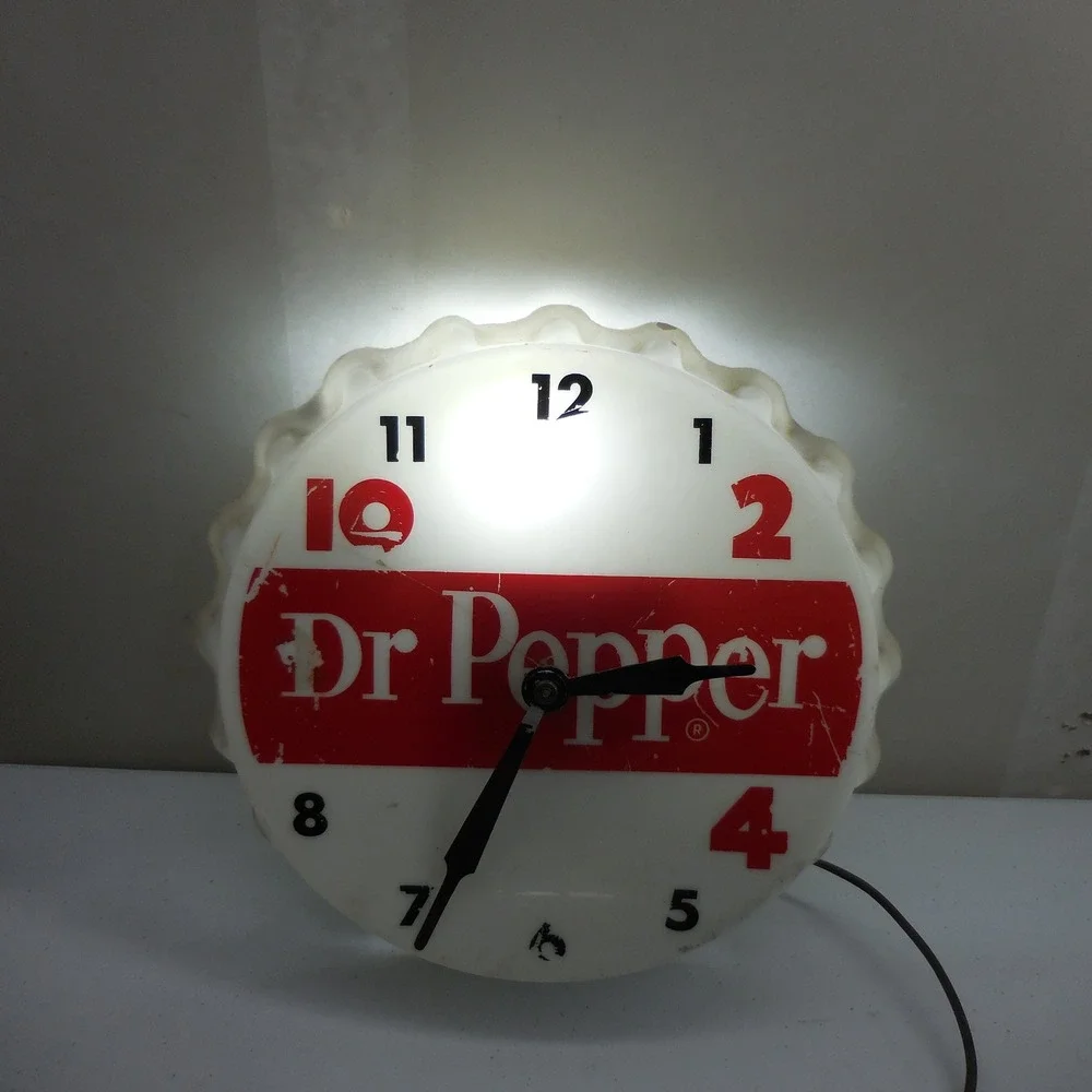 Vintage Dr Pepper Bottle Cap Light Up Wall Clock Tommy Tucker Plastics Retro